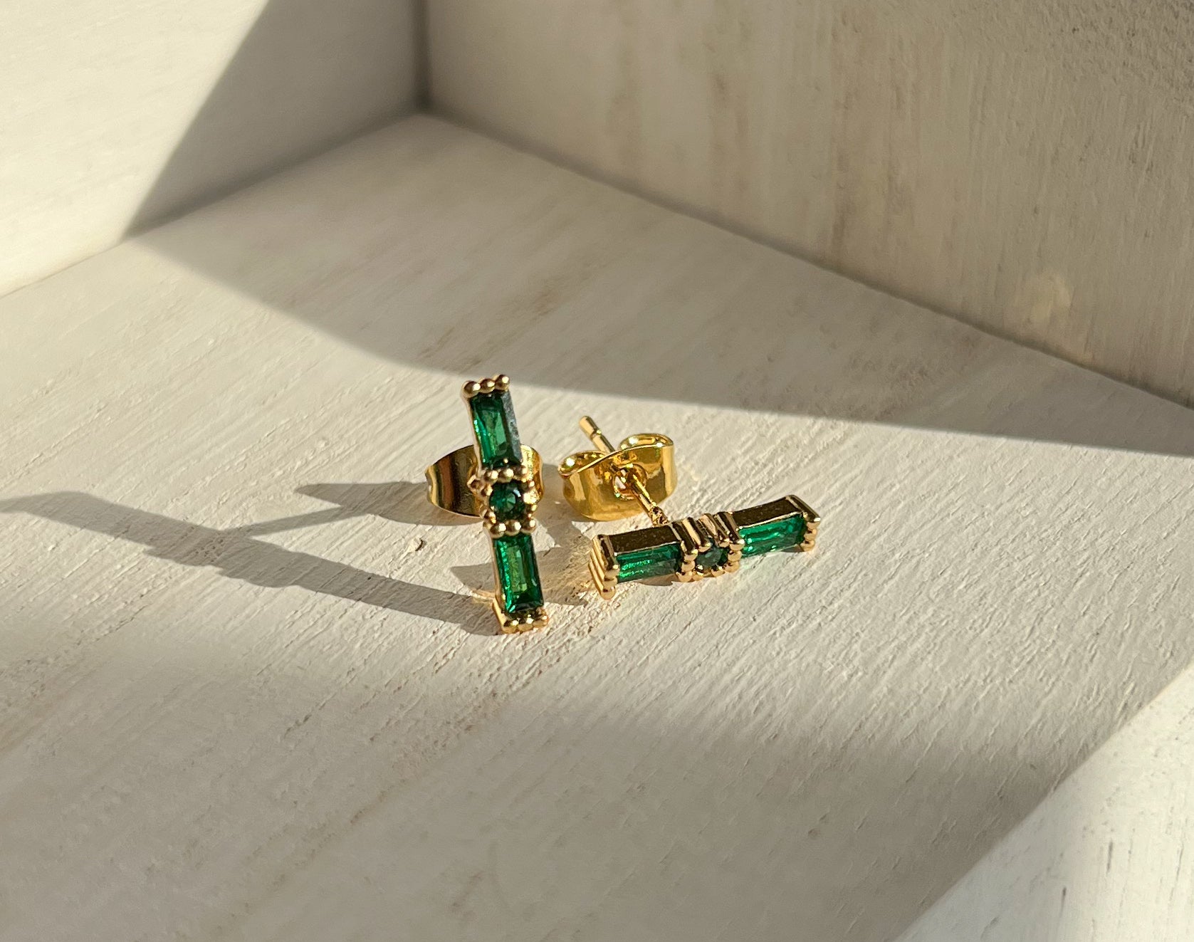 emerald green gemstone bar stud earrings. emerald studs. bar studs. emerald green and gold earrings