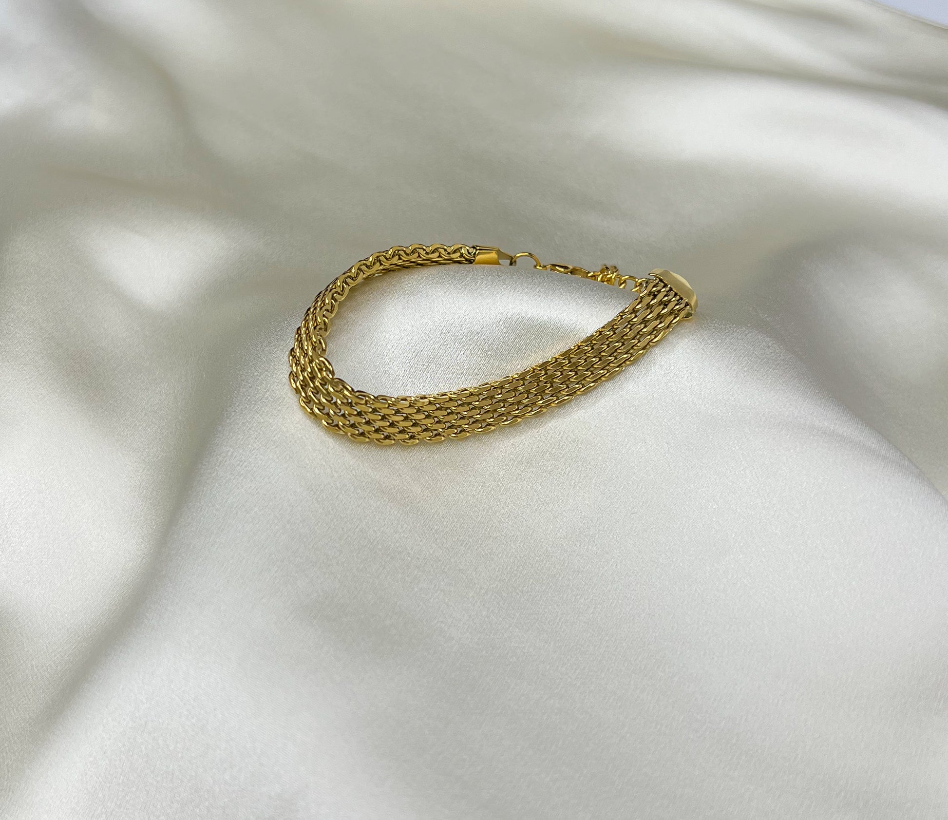 gold mesh chain bracelet. waterproof gold chain bracelet.