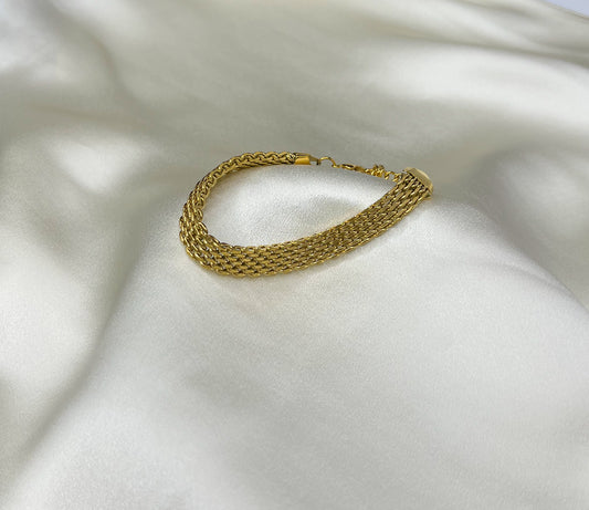 gold mesh chain bracelet. waterproof gold chain bracelet.