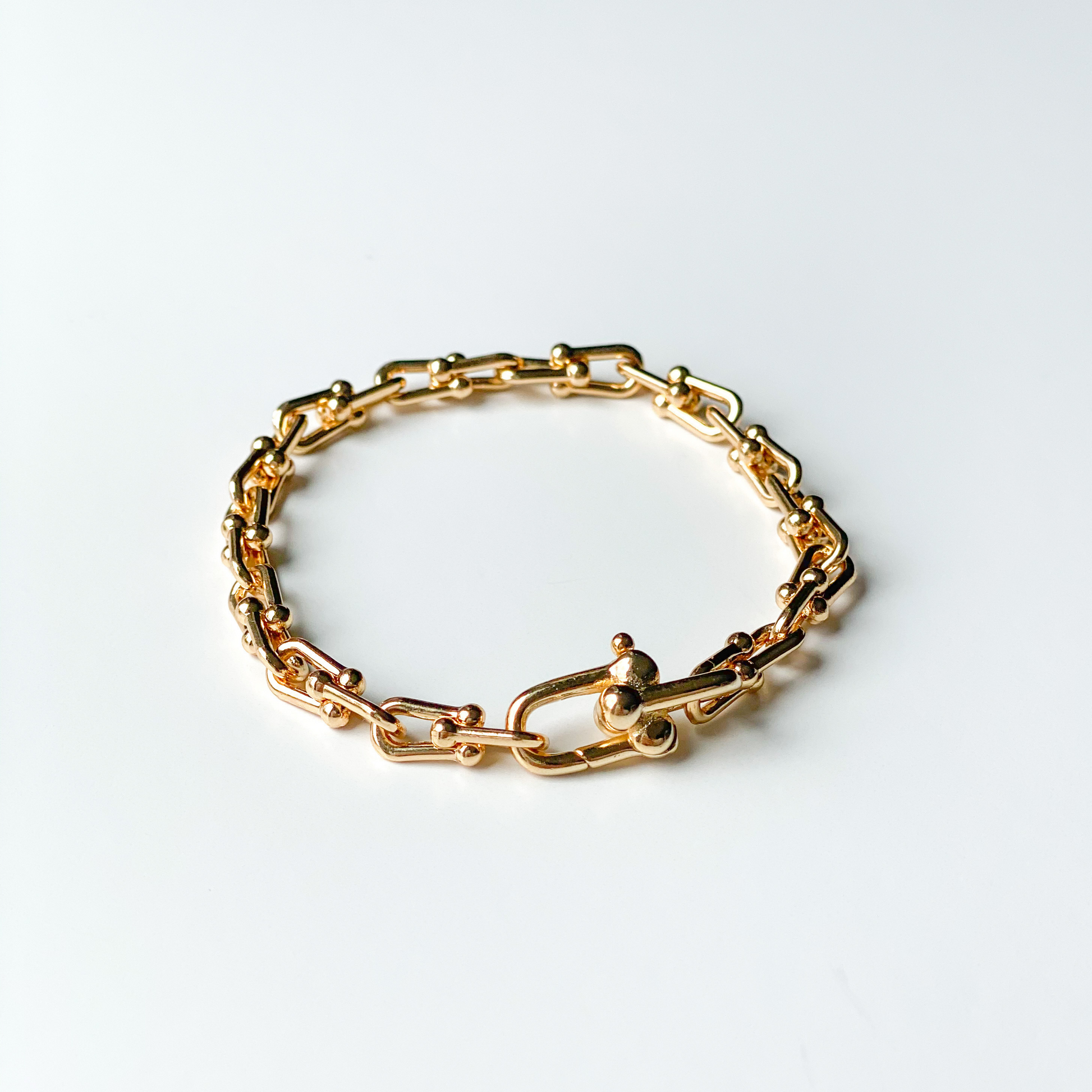 gold u link chain bracelet